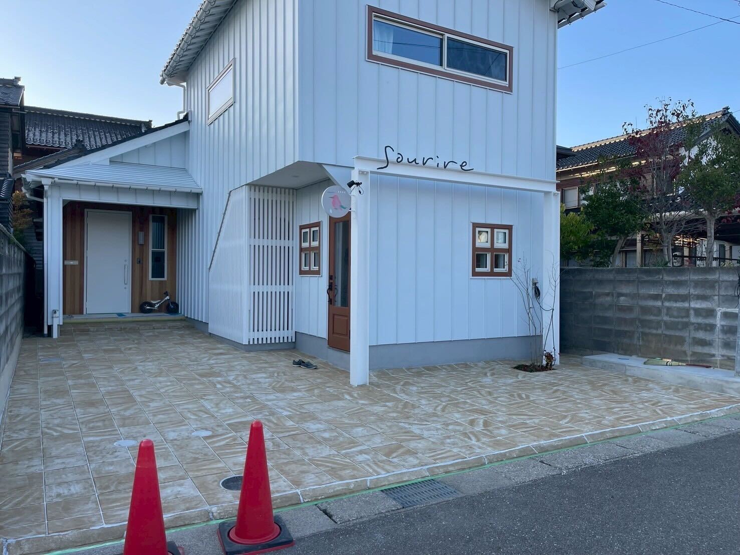 店舗駐車場のローラーストーン施工