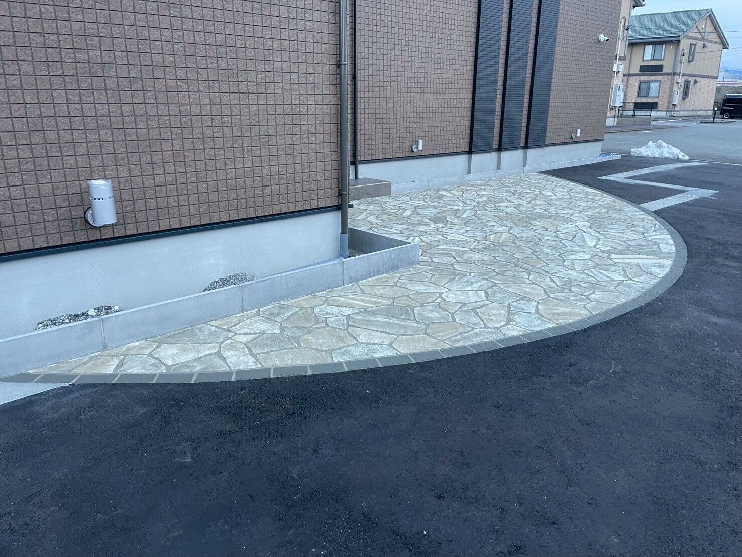 駐車場のローラーストーン施工